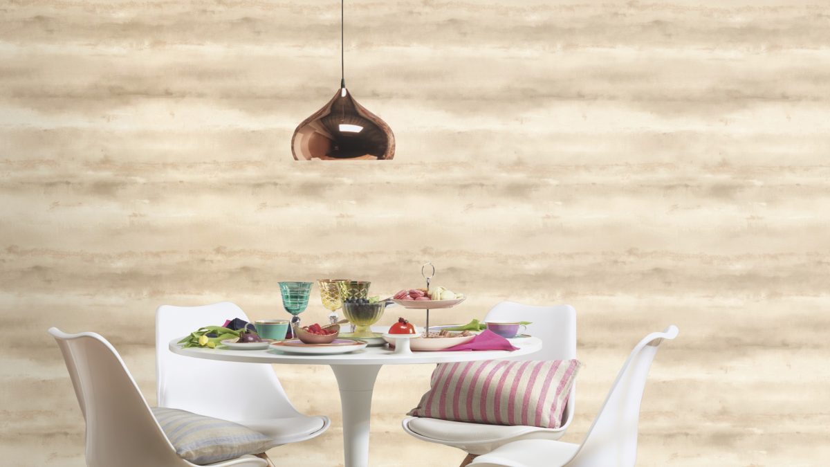 Papel mural non-woven lavable para interiores instalado en comedor