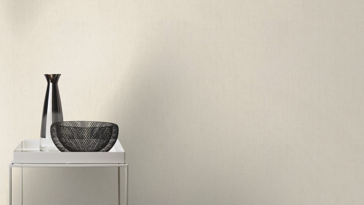 Papel mural non-woven lavable para interiores instalado en ambiente general, hall con mesa lateral