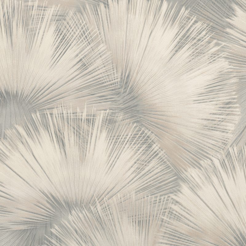 Papel mural non-woven lavable para interiores con un diseño de hojas de palma como abanico color gris plata, blanco y beige con un leve brillo haciendo juego de luces y sombras