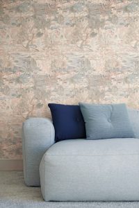 Papel mural non-woven lavable para interiores instalado en living