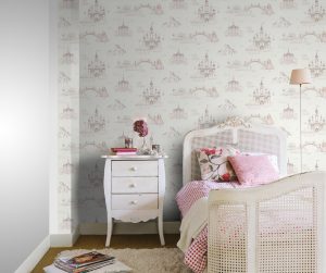 Papel mural infantil non-woven lavable con diseño de princesa, un castillo, un unicornio y una carroza real.